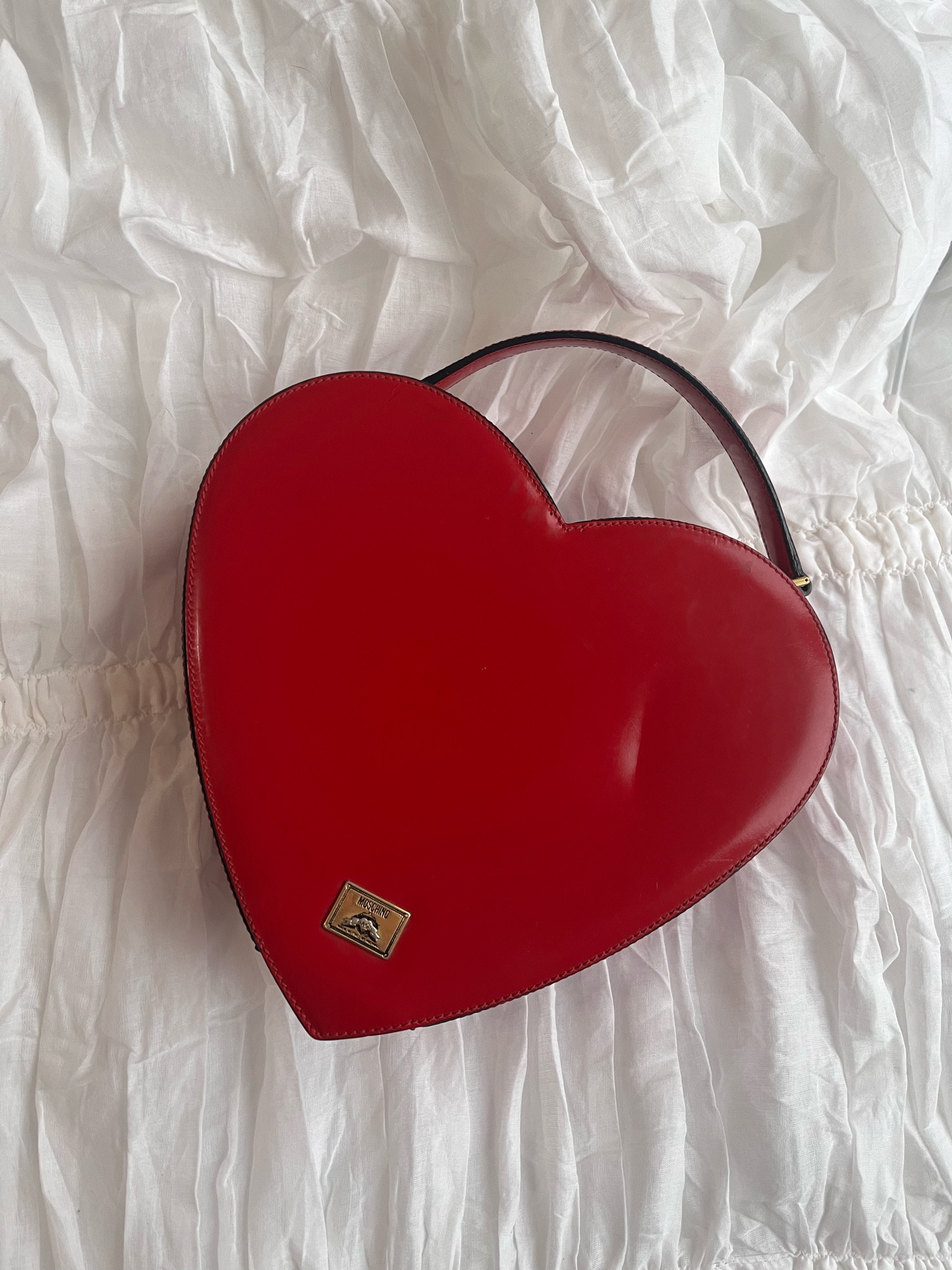 If you’ve ever wanted to own the iconic heart bag as seen on the Nanny, I found the exact one for sale as well as the black version and the wristlet she wore in another episode! I also included a few similar options that are more affordable ❤️#LTKGiftGuide

#LTKitbag