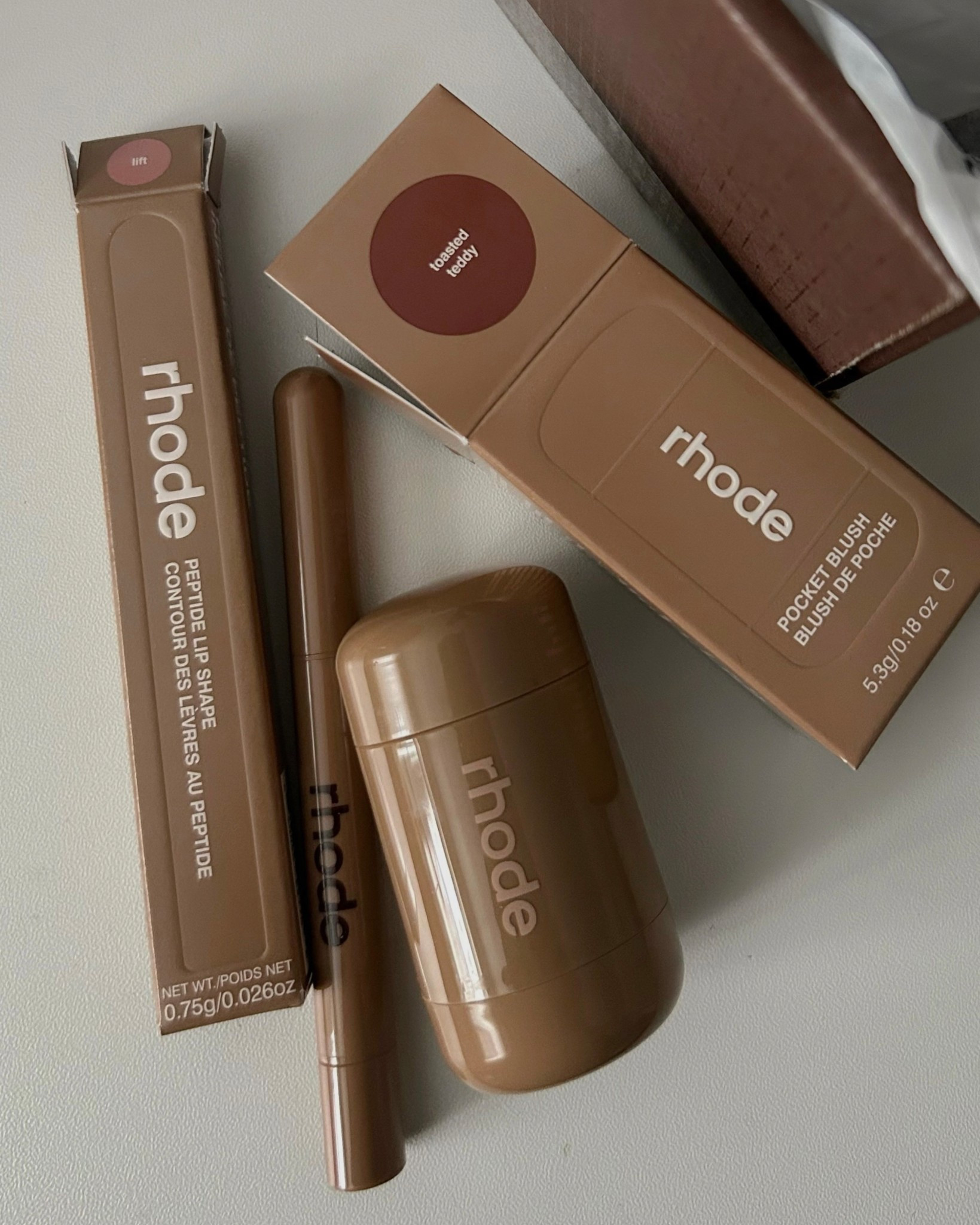 @rhode favorites

pocket blush in “toasted teddy"
peptide lip shape in “lift”

rhode beauty, rhode skincare, skincare routine, beauty essentials

#LTKFindsUnder50 #LTKStyleTip #LTKBeauty