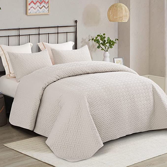 Exclusivo Mezcla 3-Piece Queen Size Quilt Set with Pillow Shams, Basket Quilted Bedspread/ Coverl... | Amazon (US)