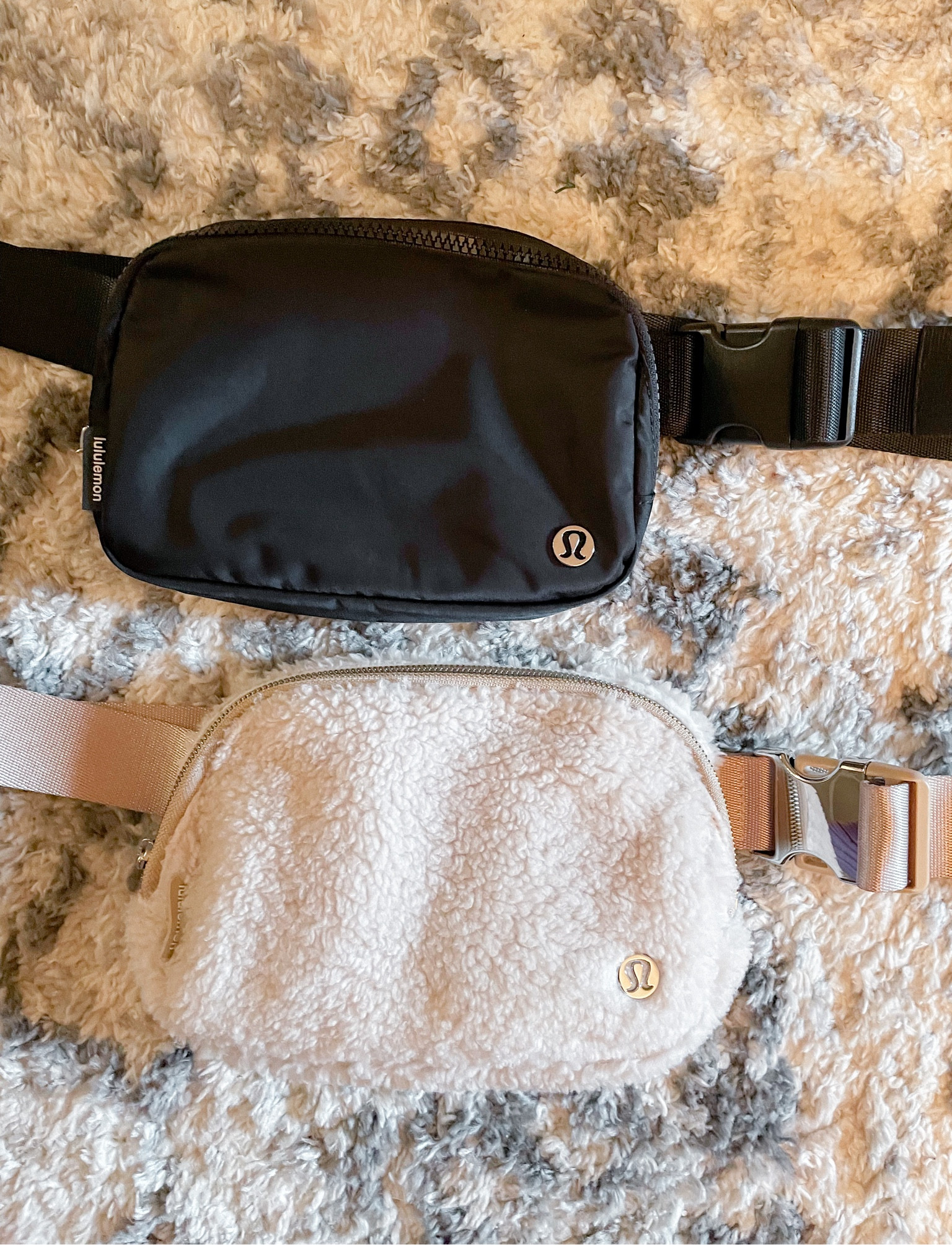 Lululemon best selling sherpa belt bag with gold buckle! 