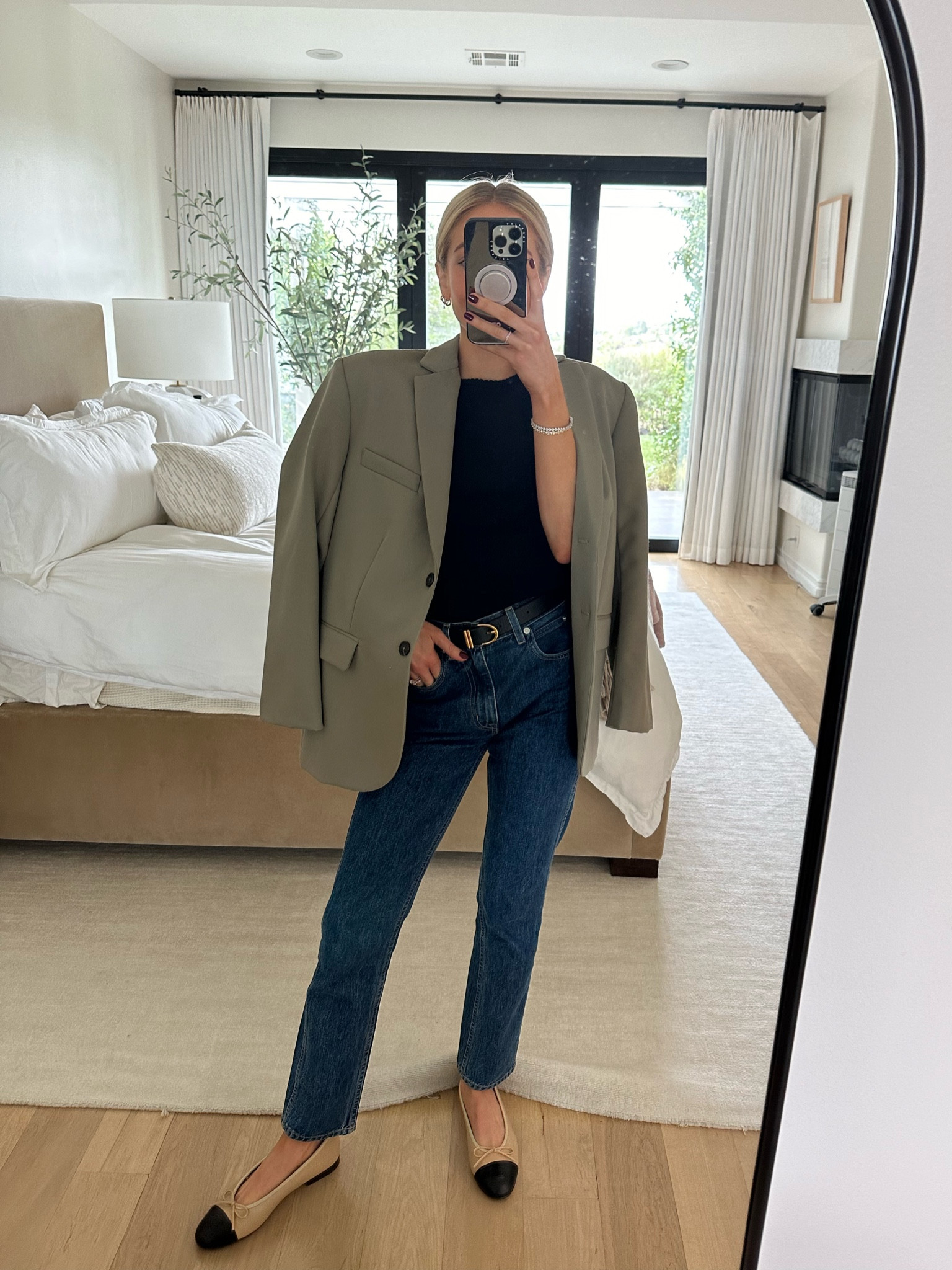 OMW to get a much needed haircut 💇🏼‍♀️ wearing a khaki olive green Anine Bing blazer, dark wash jeans and ballet flats 

Sizes worn here:
Tee XS (TTS)
Blazer XS (oversized)
Jeans 24 (TTS)


#LTKworkwear #LTKstyletip #LTKshoecrush