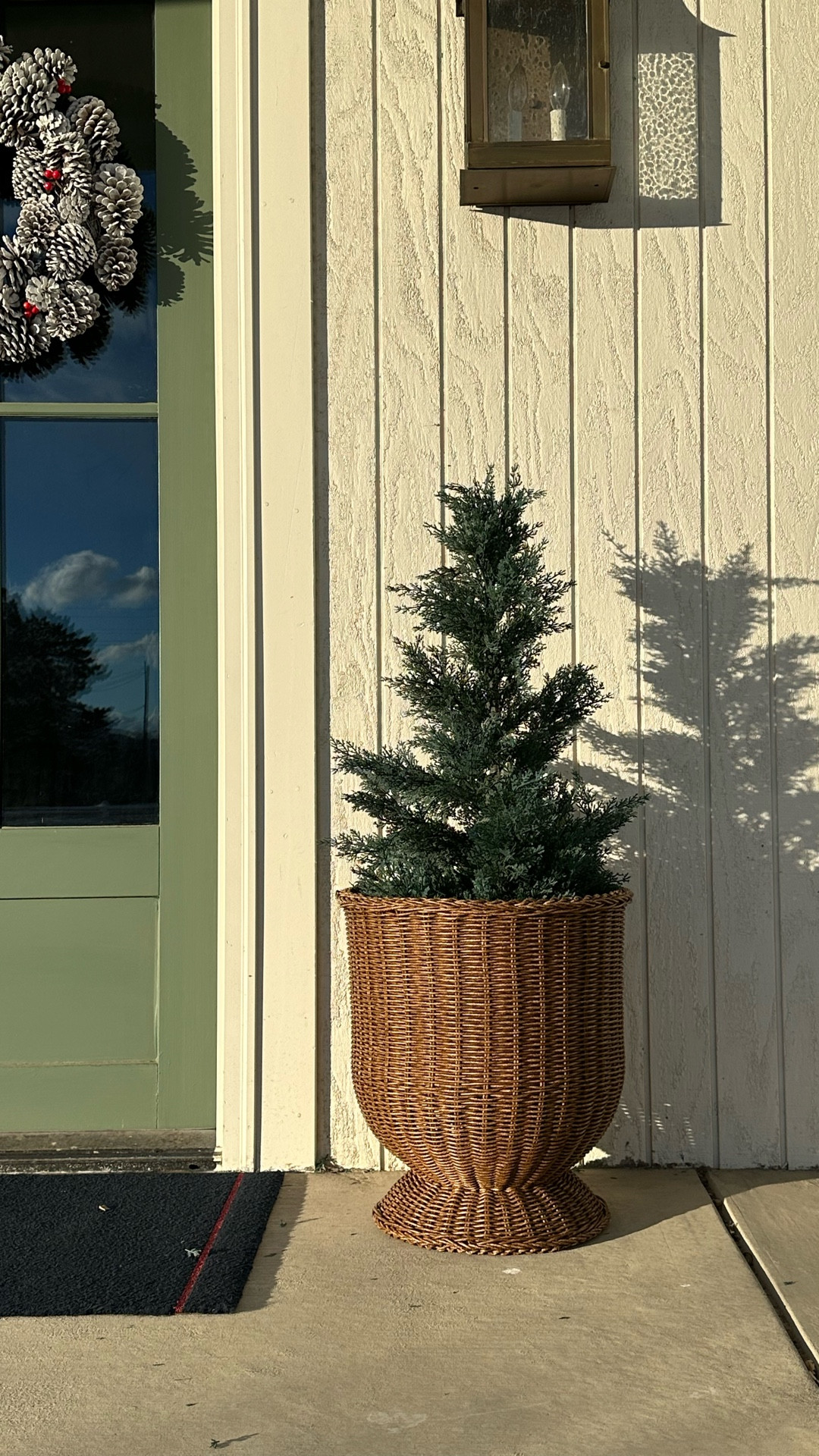 I did not expect Walmart to have this many cute home finds 😅
I went in thinking I’d grab one or two things and ended up finding so many pieces that actually work for shelf styling, coffee tables, and everyday living spaces.

If you’re trying to make your home feel pulled together without overspending, this was a really good reminder that affordable decor doesn’t have to look cheap.

Sharing everything I picked up in this reel 🤍



#WalmartHome
#AffordableHomeDecor
#HomeDecorFinds
#BudgetDecor
#DecorOnABudget

#LTKHome