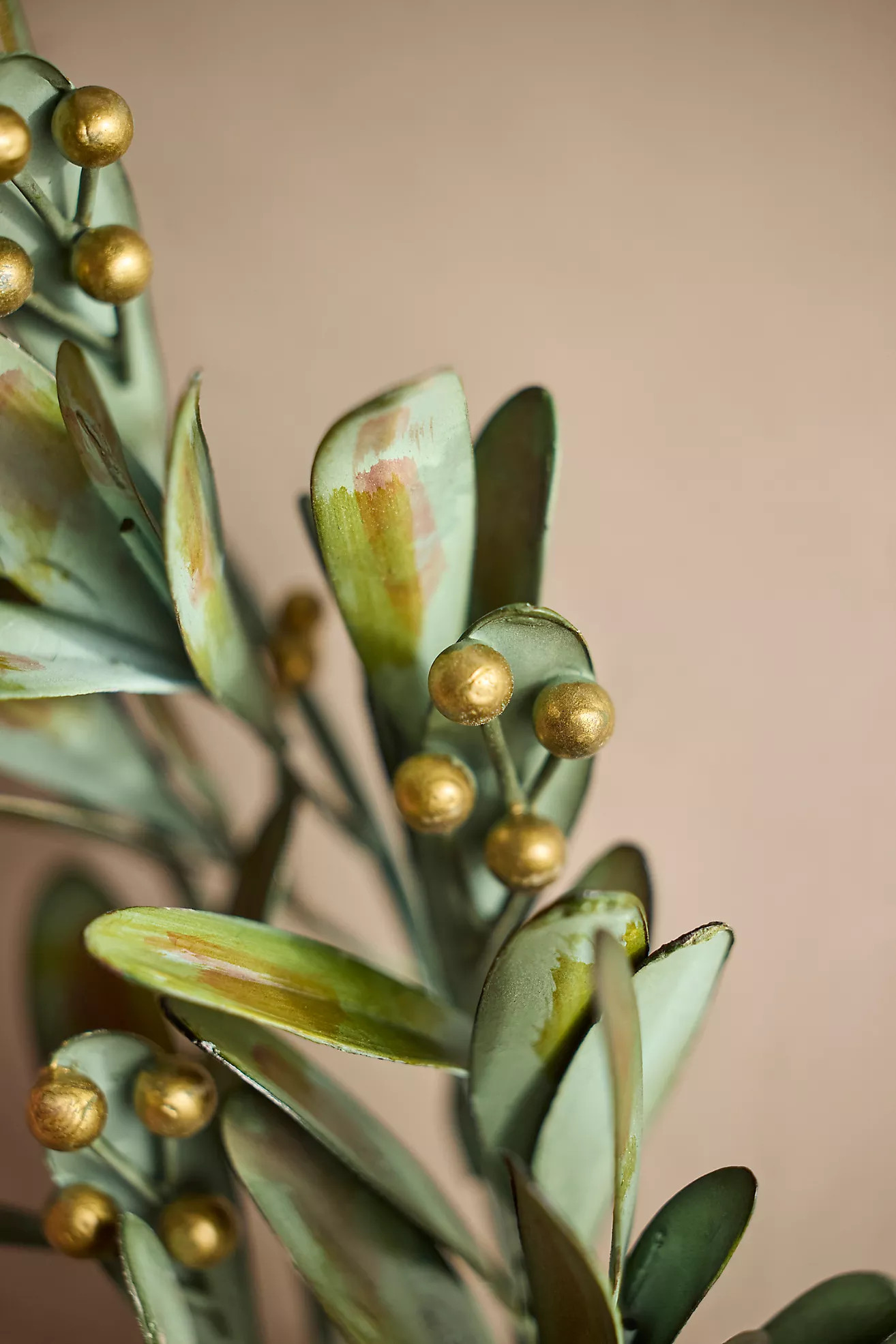 Green Mistletoe Iron Wreath | Terrain