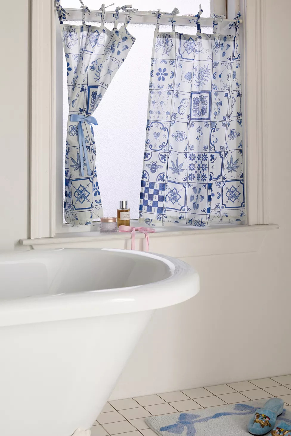 Mariana Tile Patterned Café Curtain Set | Urban Outfitters (US and RoW)