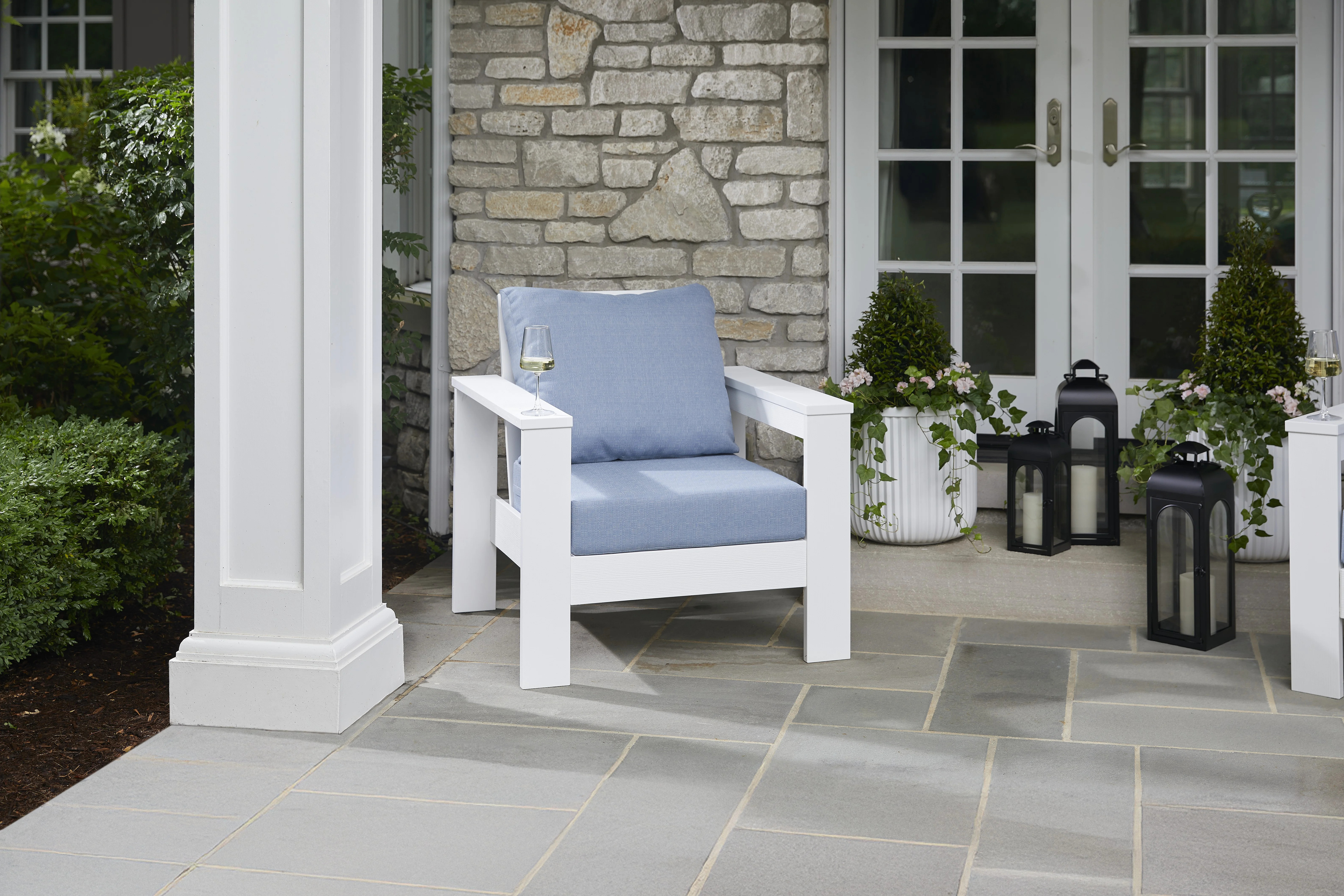 Better Homes & Gardens Ezra Outdoor HDPE Club Chair, White with Blue Cushions | Walmart (US)