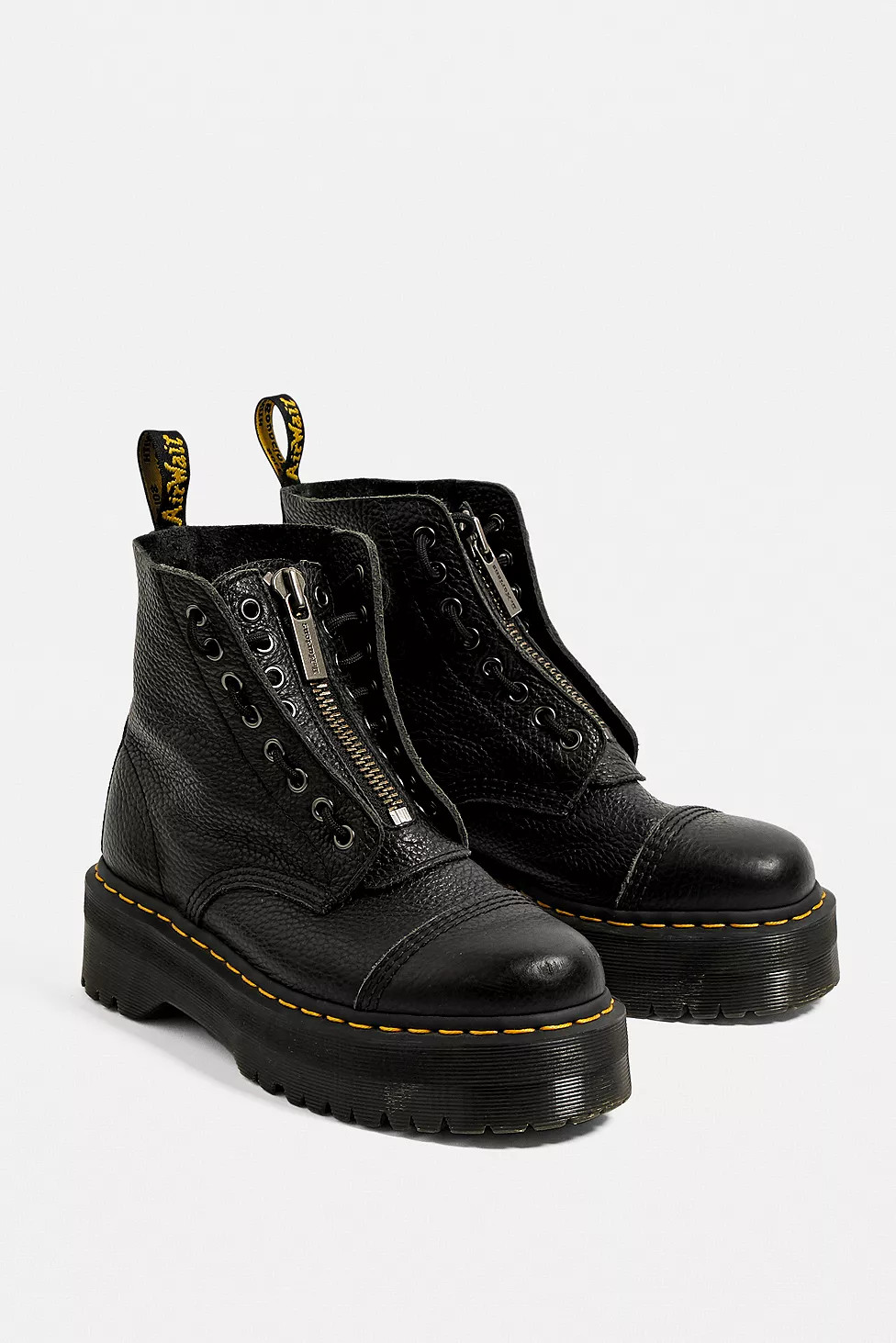 Dr. Martens Sinclair Black Boots | Urban Outfitters (EU)
