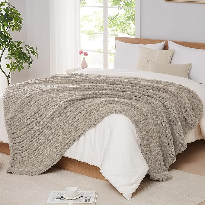 L'AGRATY Chunky Knit Blanket Throw: 50''x60'' Chenille Chunky Knitted Throw Blanket for Bed Couch... | Amazon (US)
