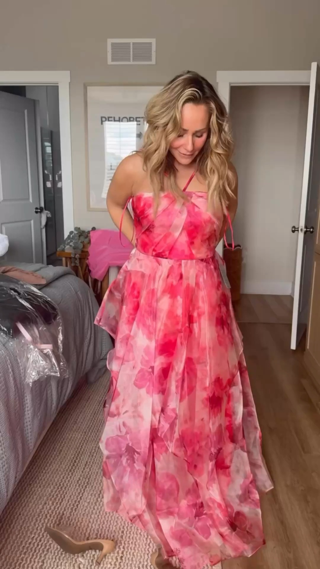 Floaty, feminine, and the kind of dress that makes you want to twirl the second you put it on. ✨
It’s giving modern fairy in the best way.

Perfect for weddings, formal events, or that one night you actually want to feel a little magical.
@nordstrom 