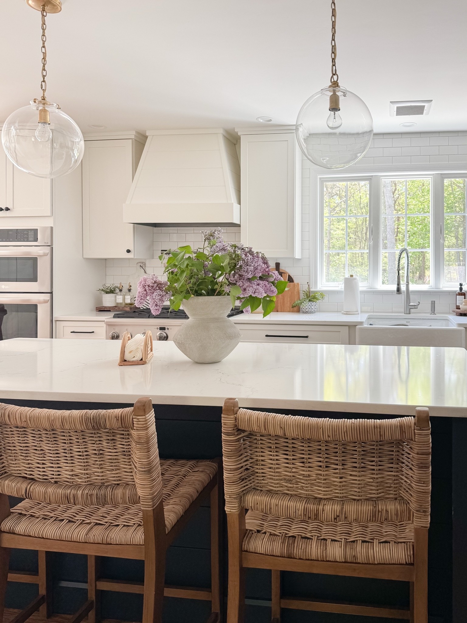 Trending Coastal Kitchen

affordable home decor  affordable home finds  coastal kitchen  coastal kitchen finds  sherricalnanhome

#LTKHome