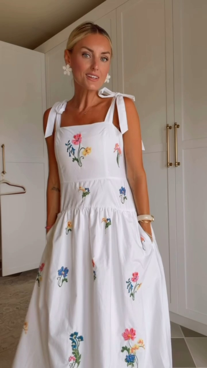 If you're looking for a vacation dress that is budget-friendly, this is for you! I love the floral print on this! It really looks way more expensive than it is! Wearing an XS! 

Loverly Grey, Walmart, vacation looks, resort wear, summer dress 

 

#LTKSeasonal