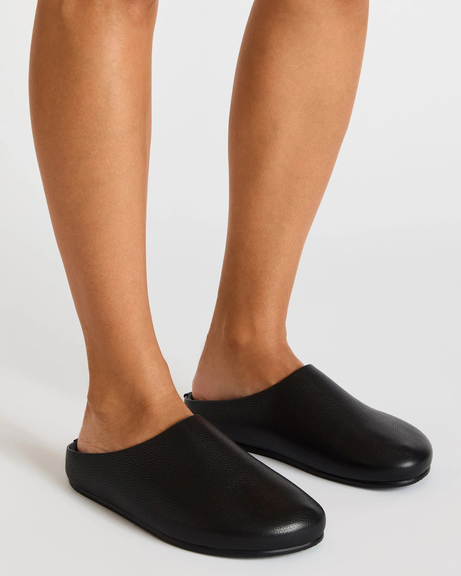FERN Black Leather Mule Slip-On Round-Toe Women's Flat | Steve Madden (US)
