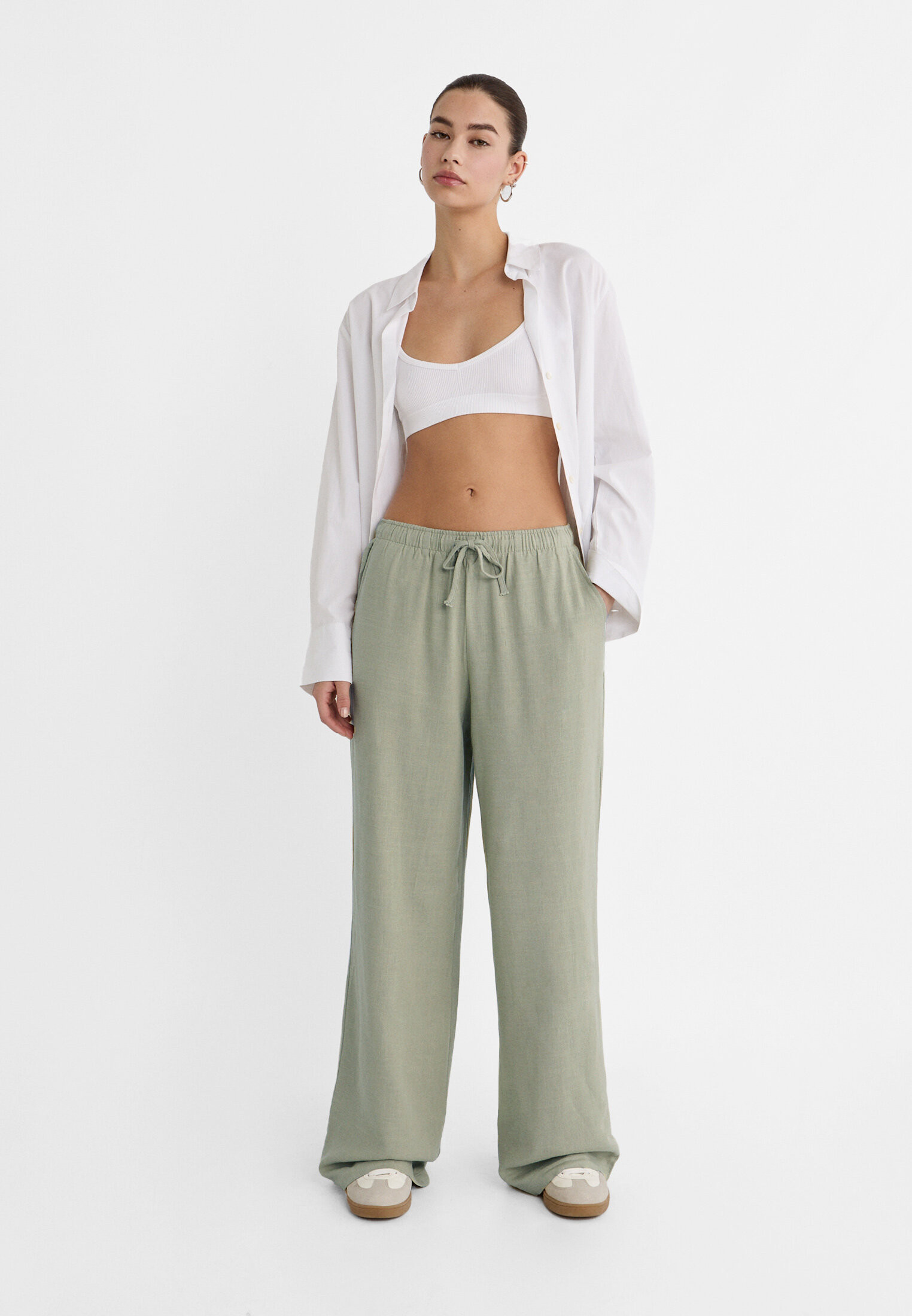 Loose-fitting linen blend trousers | Stradivarius (UK)