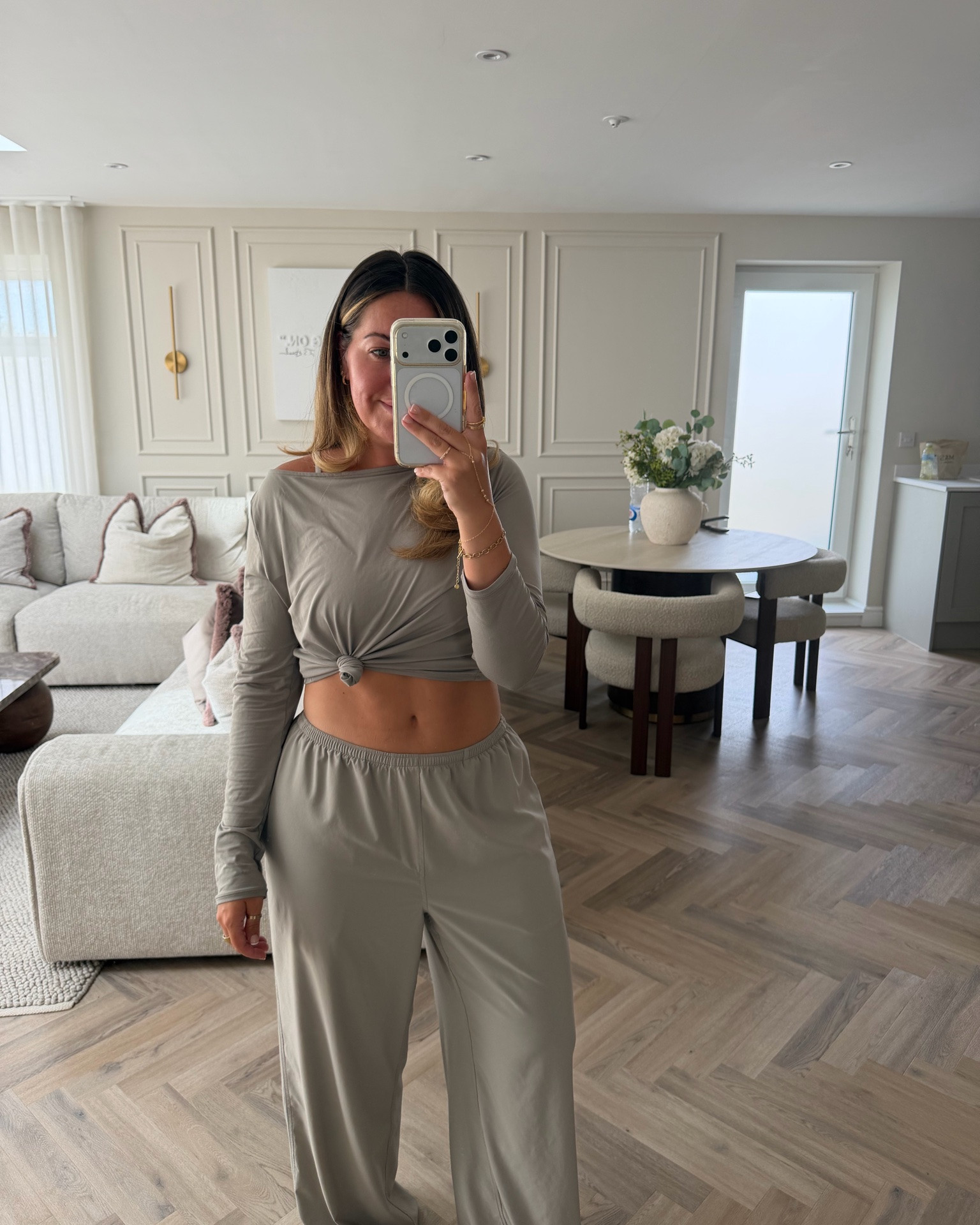 Today’s OOTD 😍 OBSESSED!!! I wear size medium in the both, fit & quality is perfect!!! I’m a uk size 10/12 for reference x

#LTKfitness #LTKmidsize #LTKsummer