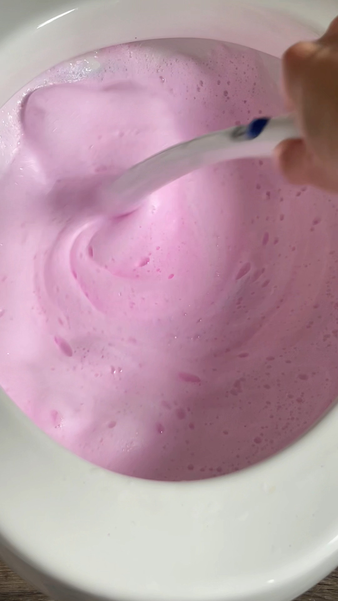This might be my favorite toilet bowl cleaning combo yet—Pink Stuff powder, ice cubes, Clorox wand, and a Scrubbing Bubbles gel stamp to finish. Satisfying and actually effective.

#bathroomcleaning #toiletcleaninghack #asmrcleaning #thepinkstuff #methodicalmuses #bathroomreset #cleaningmotivation #cleaningtips #sparklingclean #homeorganization #satisfyingclean

#LTKHome