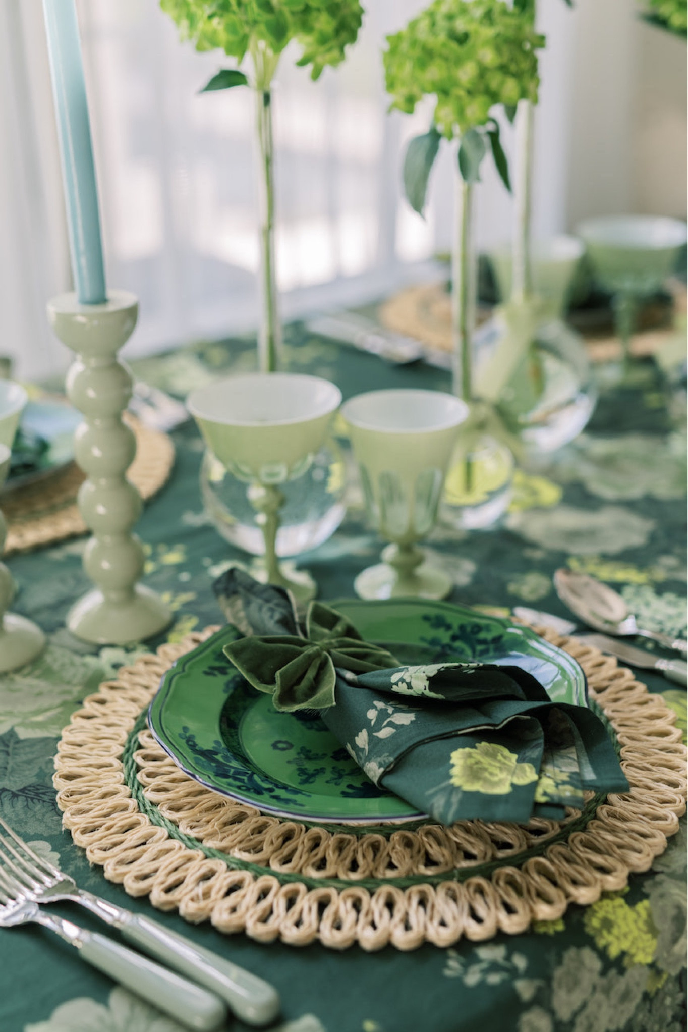 All things green tablescape 💚

#LTKfindsunder100 #LTKhome #LTKstyletip