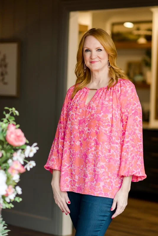 The Pioneer Woman Women's Keyhole Crepe Top - Walmart.com | Walmart (US)