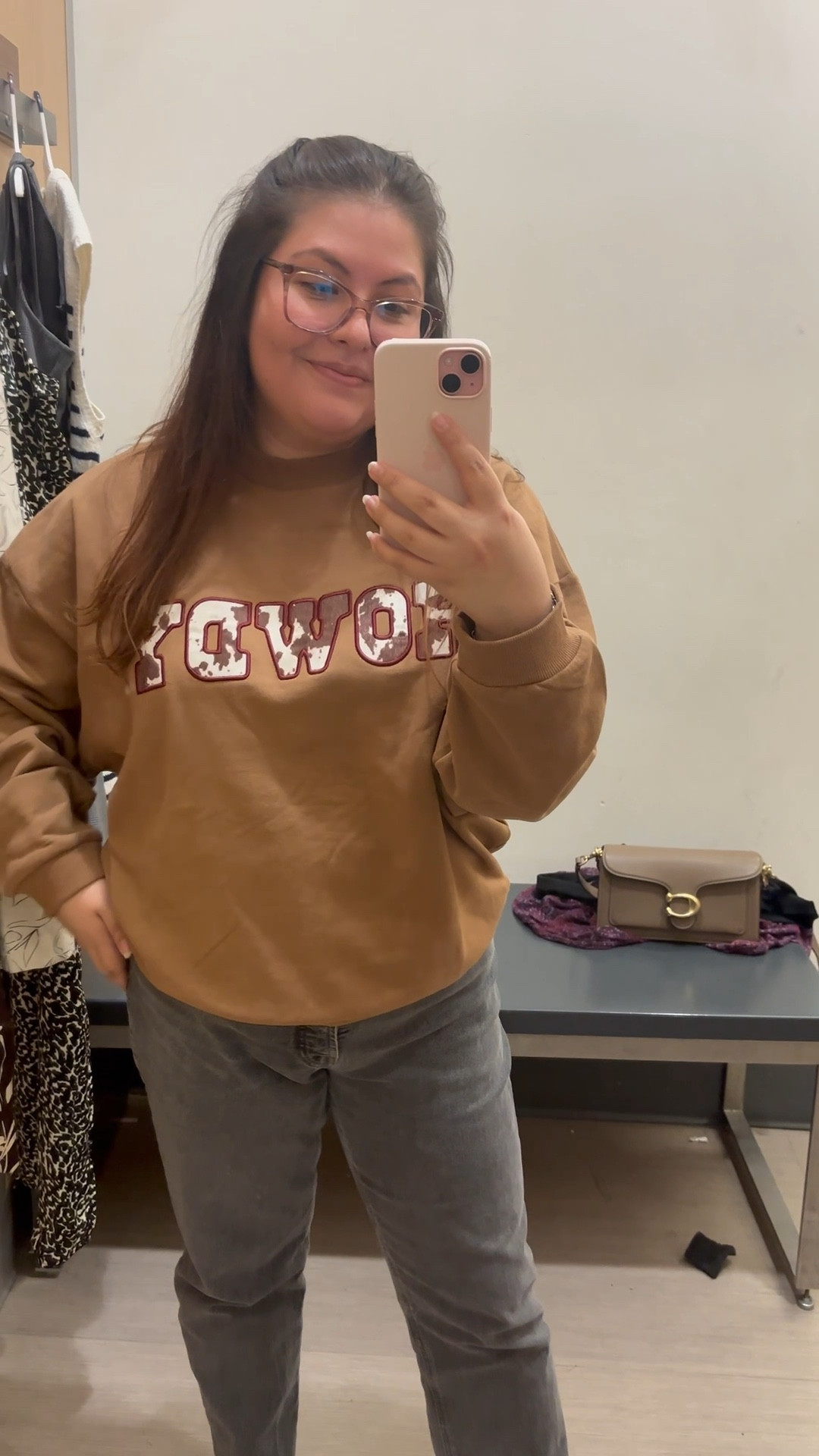 Howdy sweatshirt! Size large. 

#LTKMidsize #LTKFindsUnder50 #LTKSeasonal