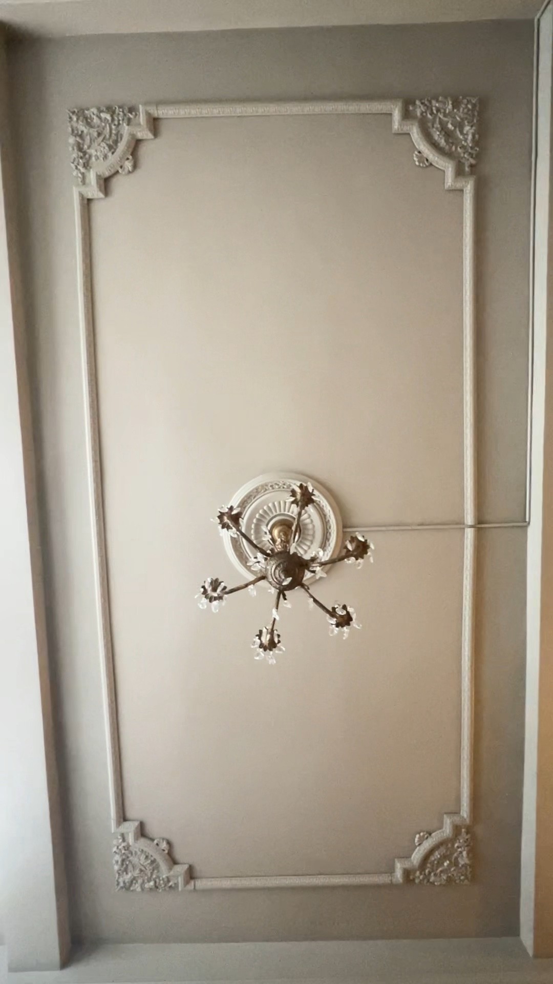 ceiling moulding DIY 

#LTKhome