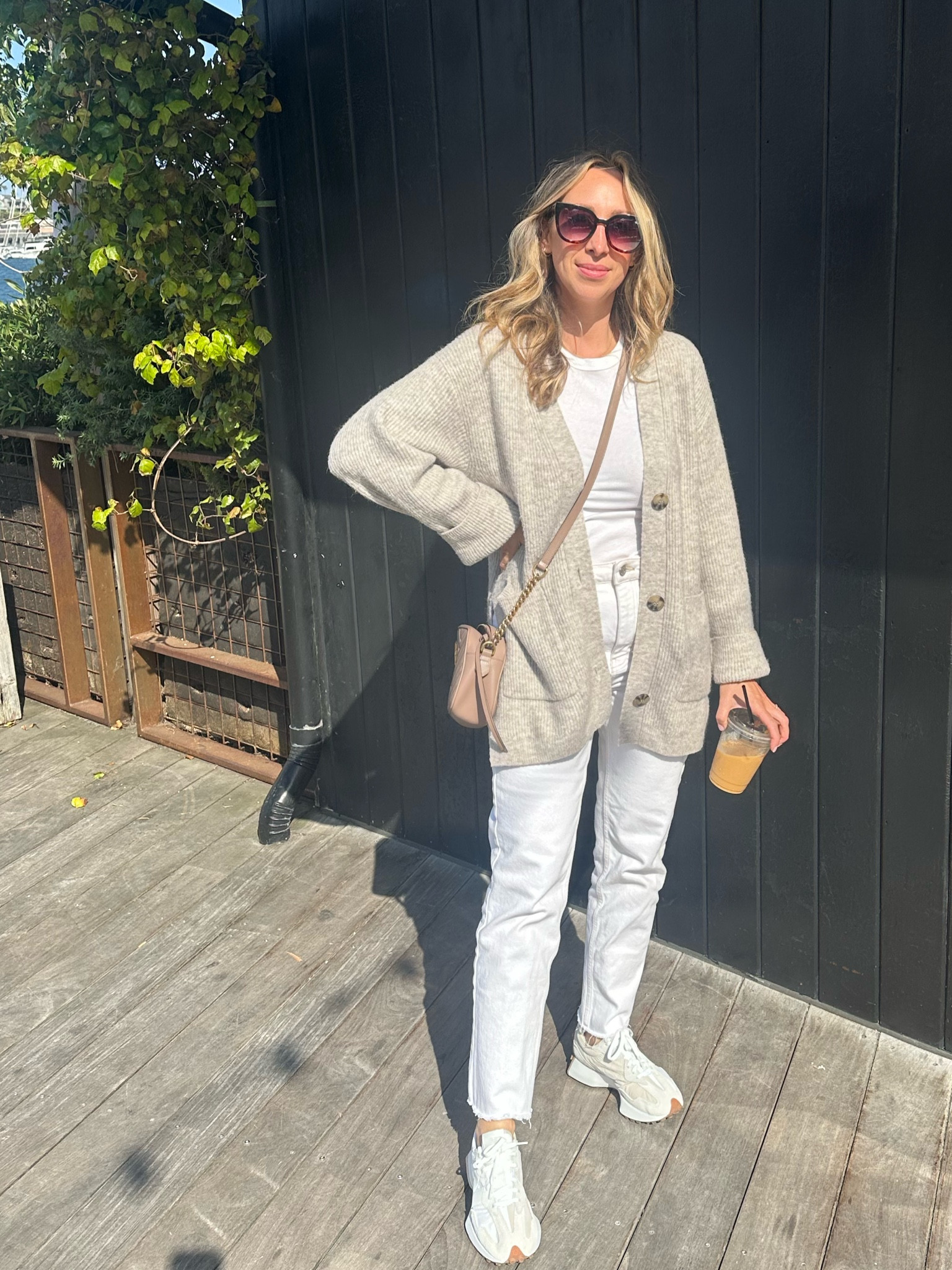 Casual coastal white outfit for vacation European vacation coastal style white jeans outfit 