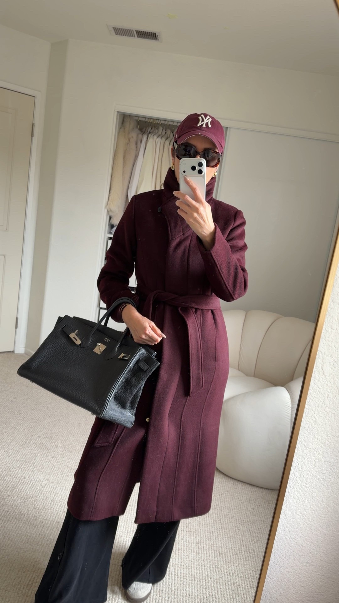 Amazon set styled chic.
Wearing amazon black set on size M