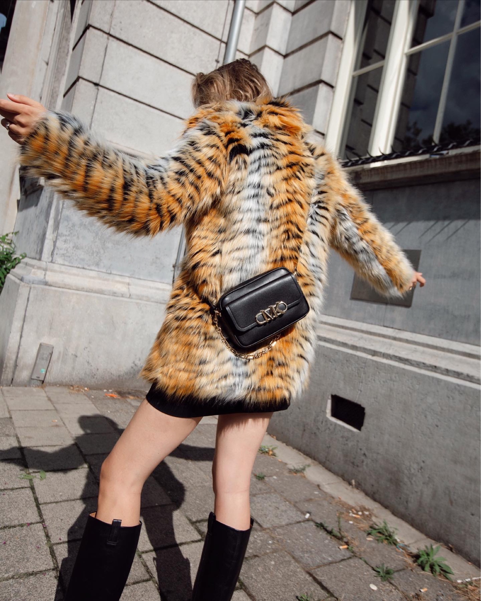 This tiger print faux fur coat is everything and mee for the upcoming colder season. Pair it with a classic bag and you’re done!

#LTKstyletip #LTKSeasonal #LTKitbag