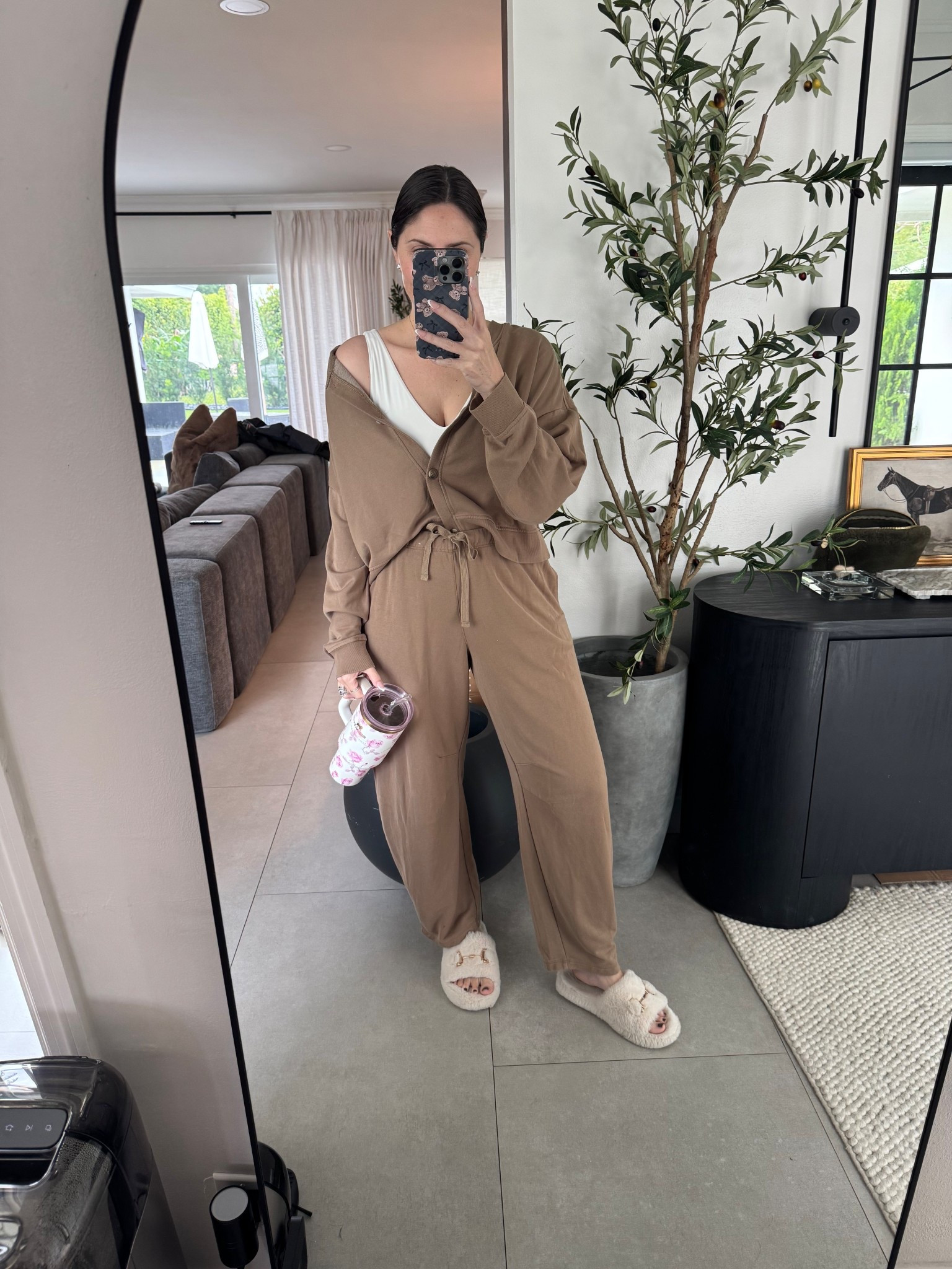 This two piece set is everything 🤎✨🧸 perfect mom outfit 