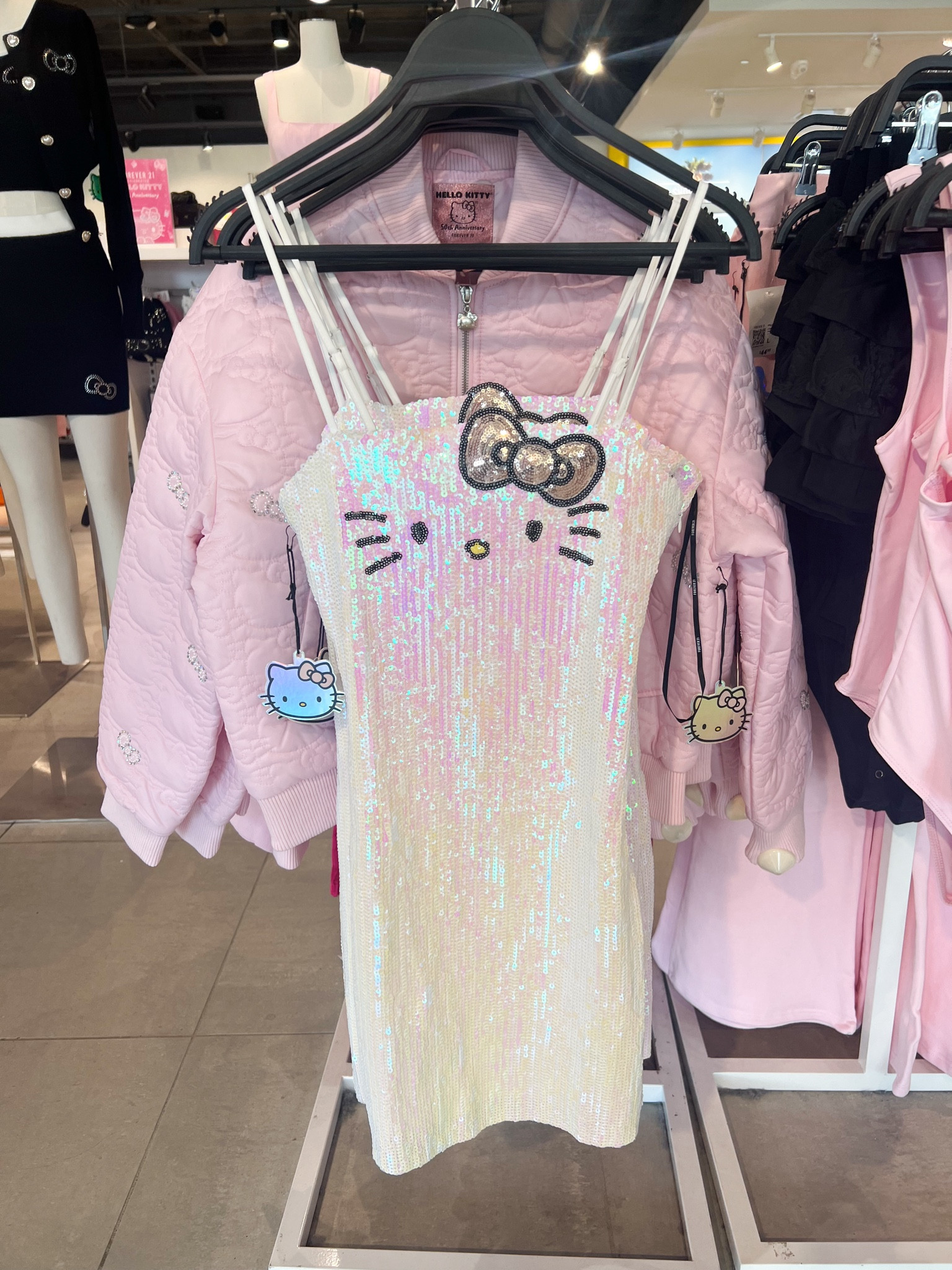 Hello Kitty Sequin dress at Forever 21 -

Hello kitty, forever 21, hello kitty trend, hello kitty dress, sequin dress, dress, forever 21 dress, hello kitty attire 

#LTKStyleTip #LTKParties