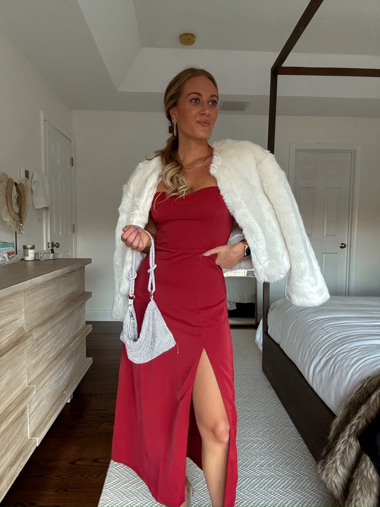 My dress is 25% off! Gorgeous for the holidays ❤️

Abercrombie sale, dress sale, work party outfit, holiday party, sequin, sparkly bag, red dress 

#LTKHoliday #LTKsalealert #LTKparties