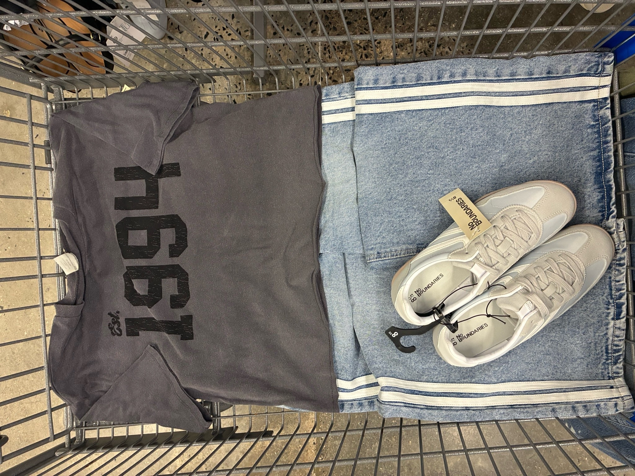 These new jeans are so cute and sporty! Under $20!

#LTKSeasonal