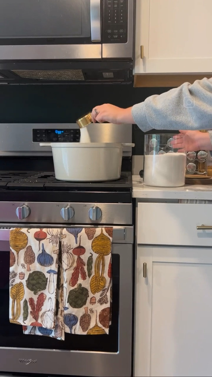 A spooky delicious apple pie 🥧 




#LTKhome #LTKHalloween #LTKSeasonal