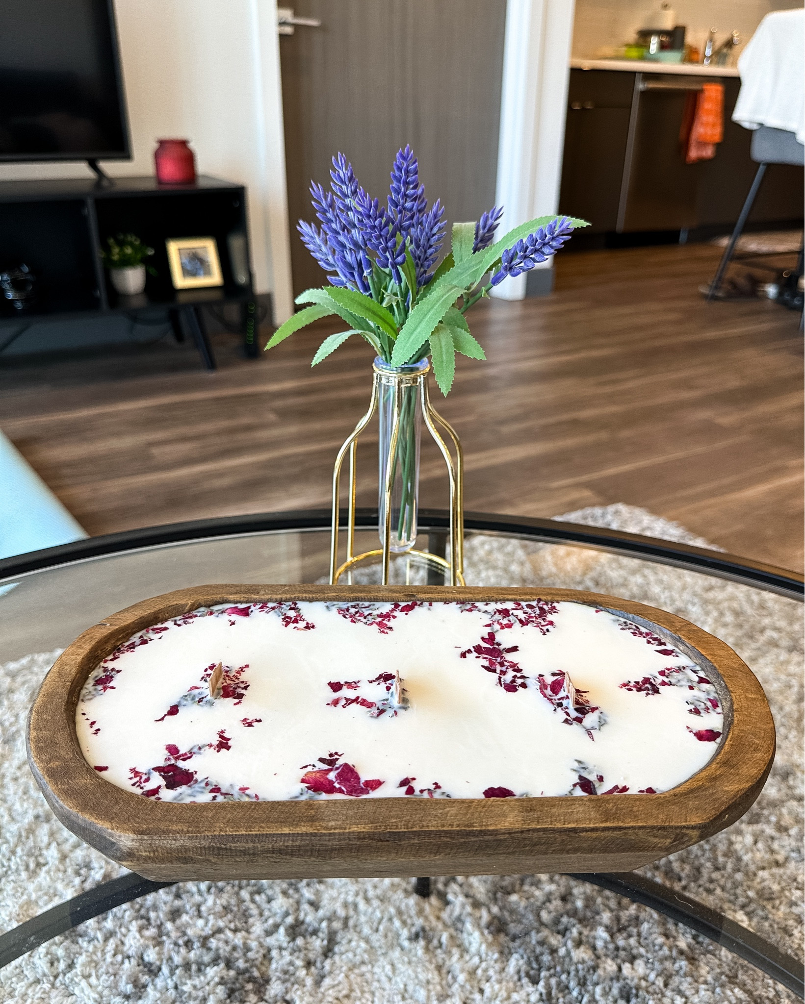 Best giant candle for house warmings and parties! Perfect home decor gift for friends and family!

I got the scent Mahogany Teakwood

#LTKFindsUnder100 #LTKHome #LTKGiftGuide