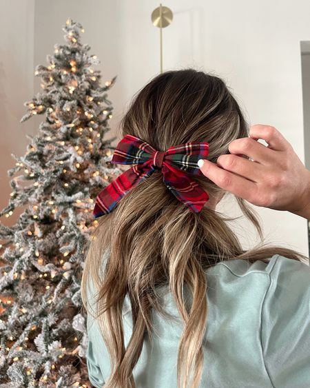 Holiday hair bow from Amazon. 
#christmas 

#LTKstyletip #LTKHoliday #LTKSeasonal
