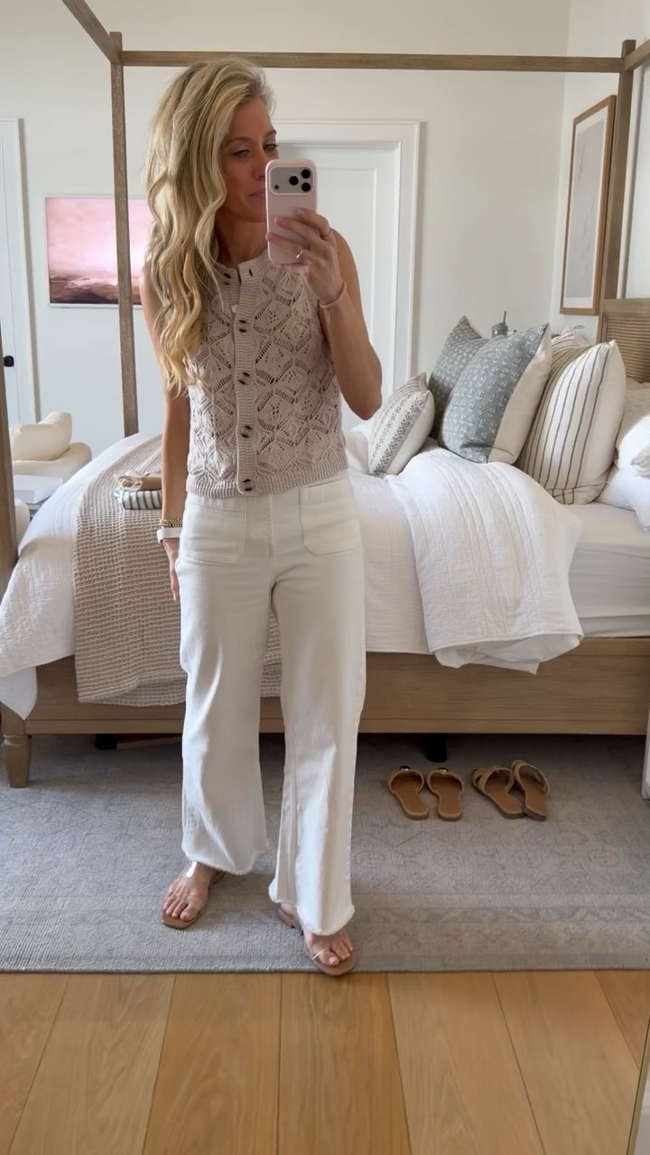 This vest will be such a good piece going into the warmer months☀️ I had a similar pair of sandals from Target last year and wore them so much so happy they have a similar pair this year🤍