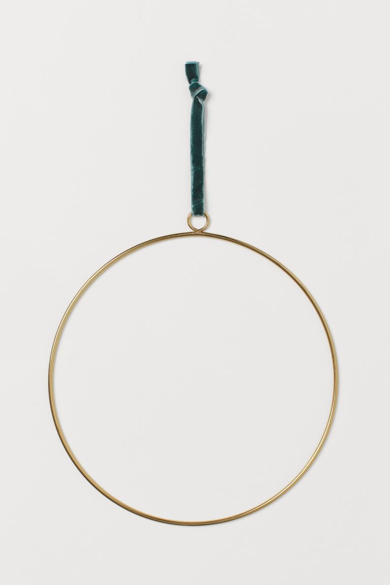 Metal ring for use as a frame to create your own wreath. Loop at top with a velvet ribbon for han... | H&M (US + CA)