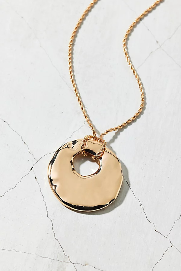 Milan Metal Pendant Necklace in Gold, Women's at Urban Outfitters | Urban Outfitters (US and RoW)