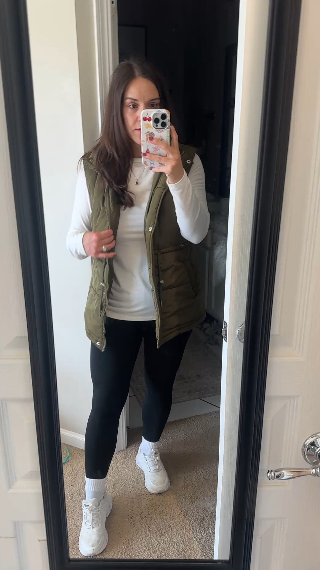 Your everyday “throw it on and go” outfit 🙌🏼
This is one of those easy combos that always works. Black leggings, a fitted long sleeve, and a lightweight vest to pull it together. Perfect for school drop-off, errands, or anything casual but still put-together.

Everything is affordable and super versatile, so you’ll actually re-wear every piece on repeat.

#LTKmomlife #LTKootd