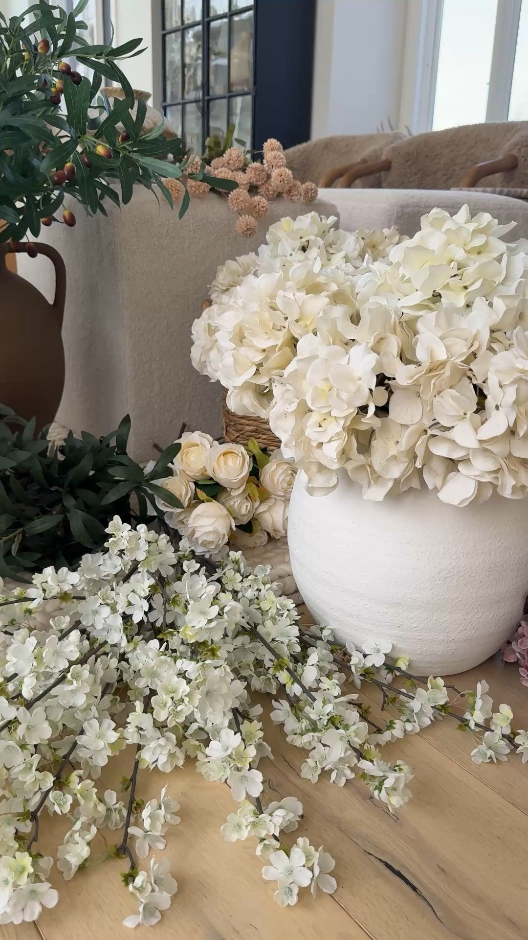 Spring home refresh is in order🪴

Decor
Amazon
Stems
Vase
Living room 

#LTKHome