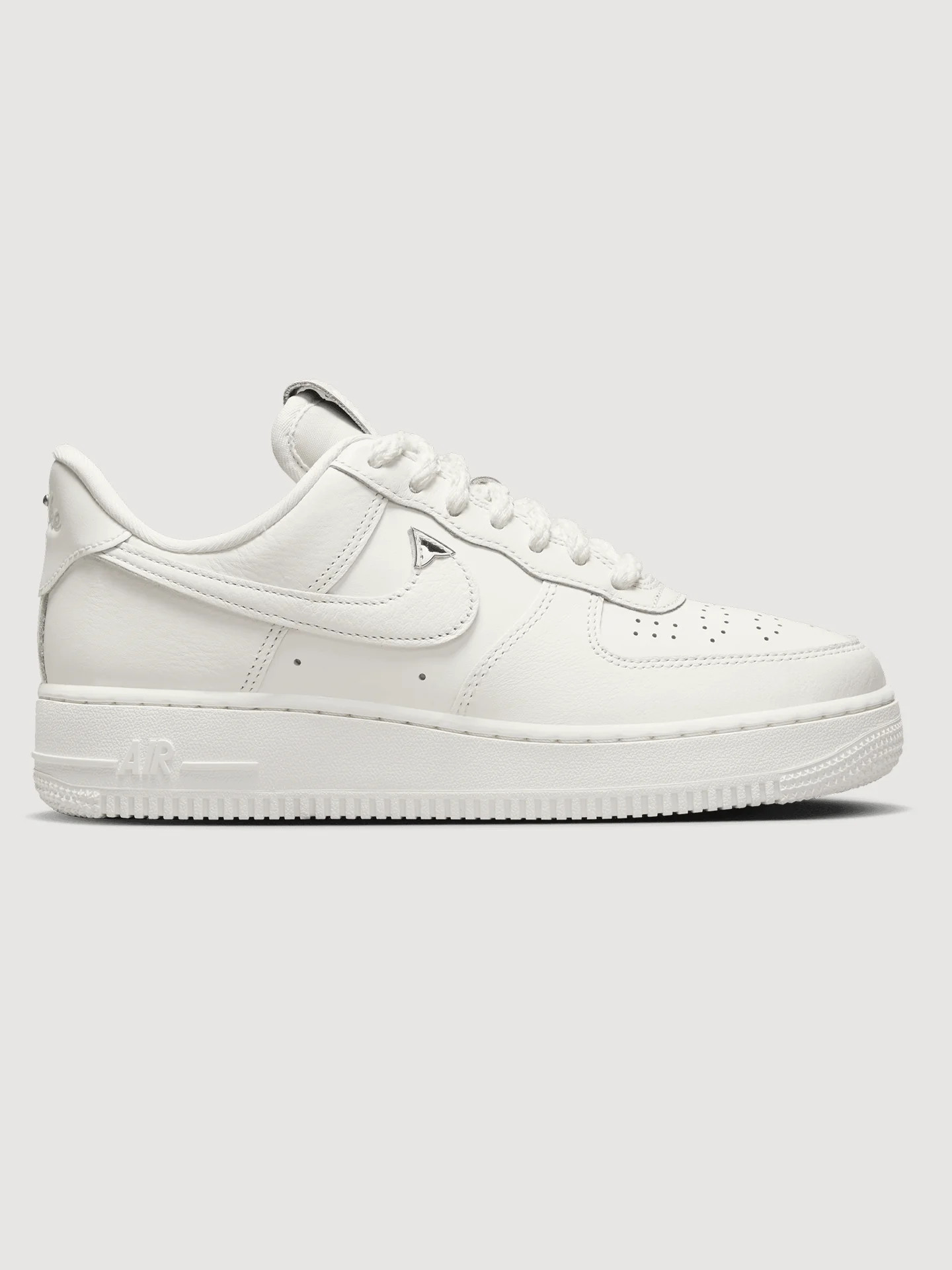 WMNS AIR FORCE 1 '07 LV8 - SAIL/SAIL-METALLIC SILVER-TAWNY | Carbon38
