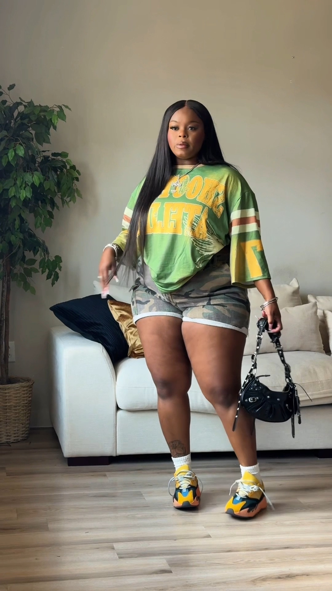 Top: I am wearing a size xxl.  