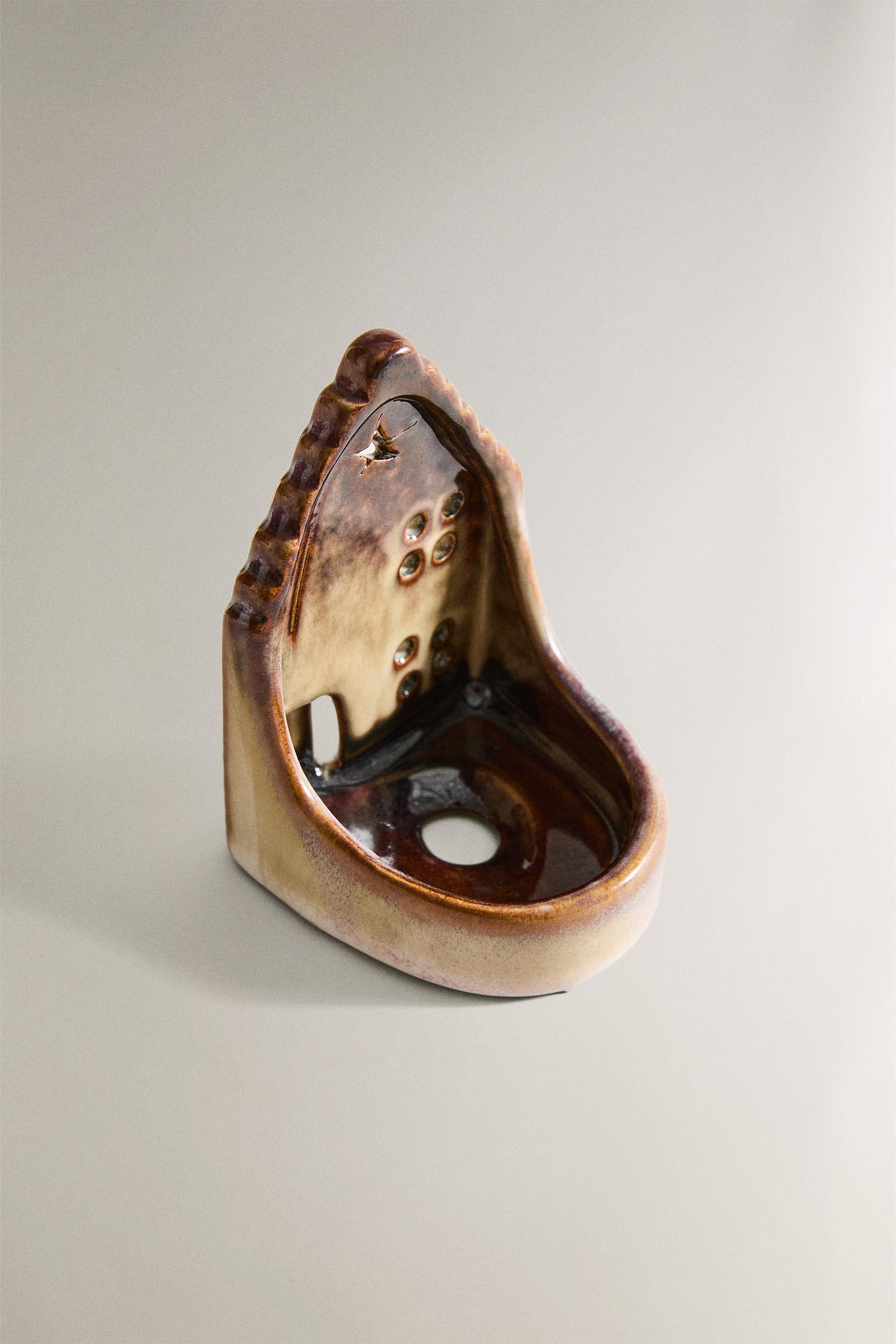 CHRISTMAS STAR CERAMIC HOUSE TEALIGHT HOLDER | Zara Canada