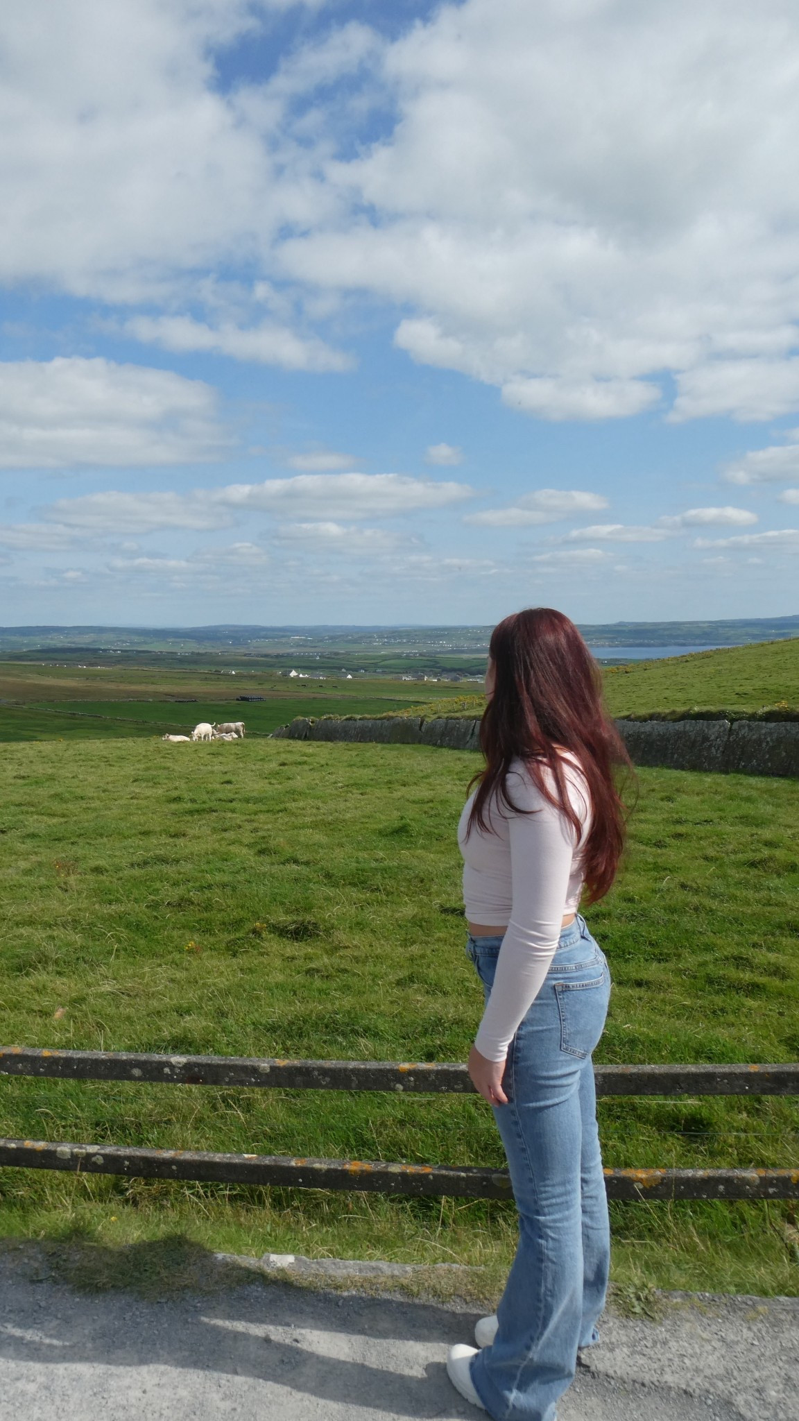 Abercrombie jeans that are both flattering and comfortable are now on sale!!! I’m wearing a size 25 #abercrombie #denim 