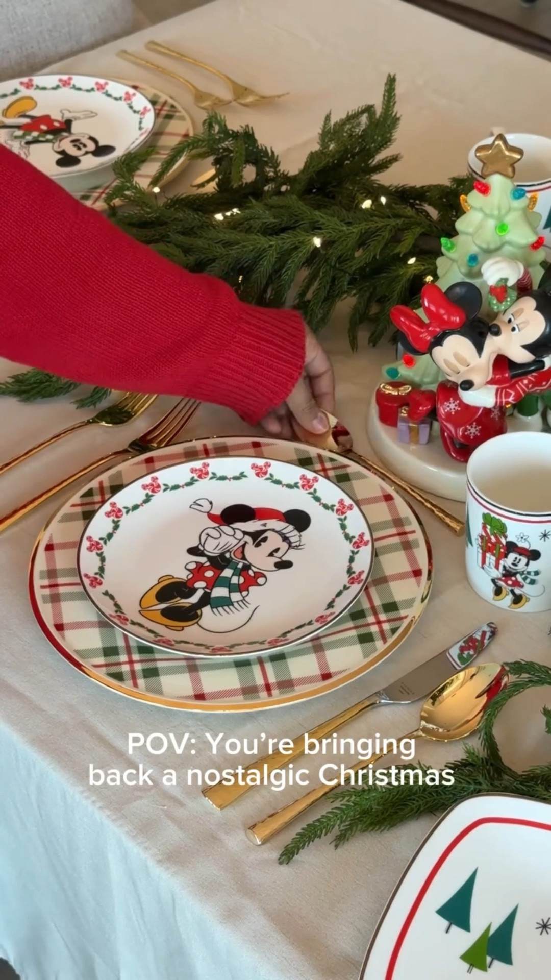 You decide to have a nostalgic Christmas 🎄 The kind filled with cocoa, twinkling lights, and @lenox @disney magic ⭐️

#LoveMyLenox #LenoxPartner