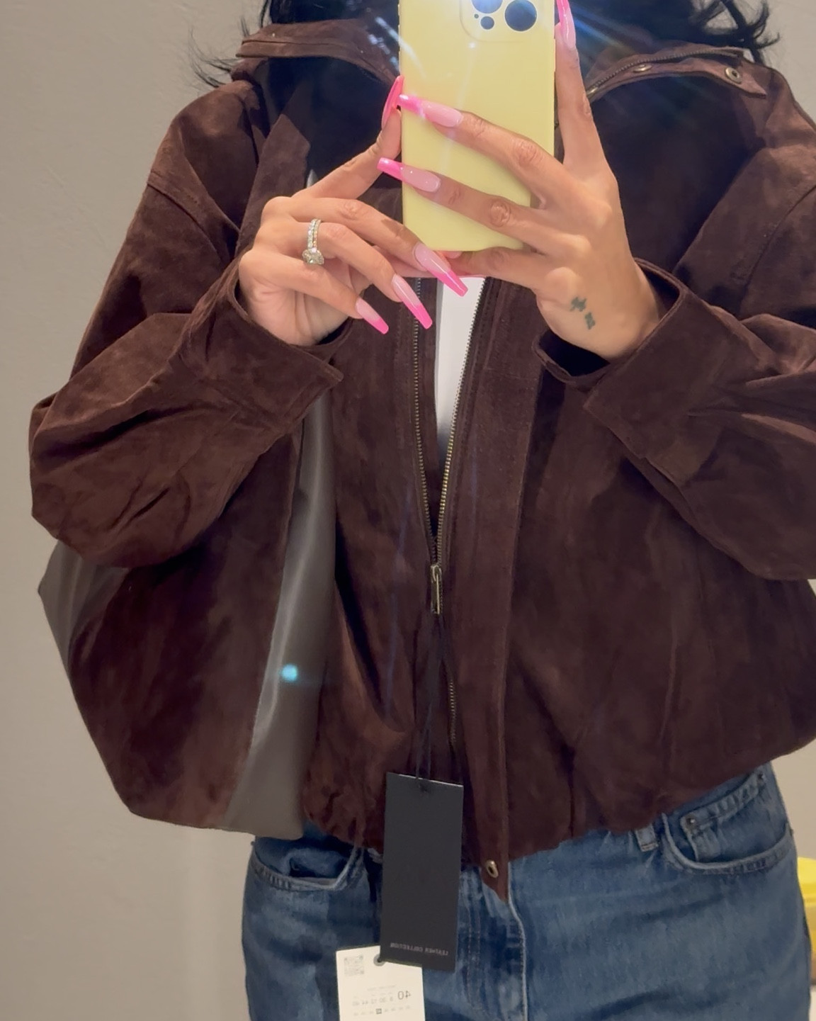 This jacket & bag combo eatshe's

#LTKMidsize #LTKStyleTip