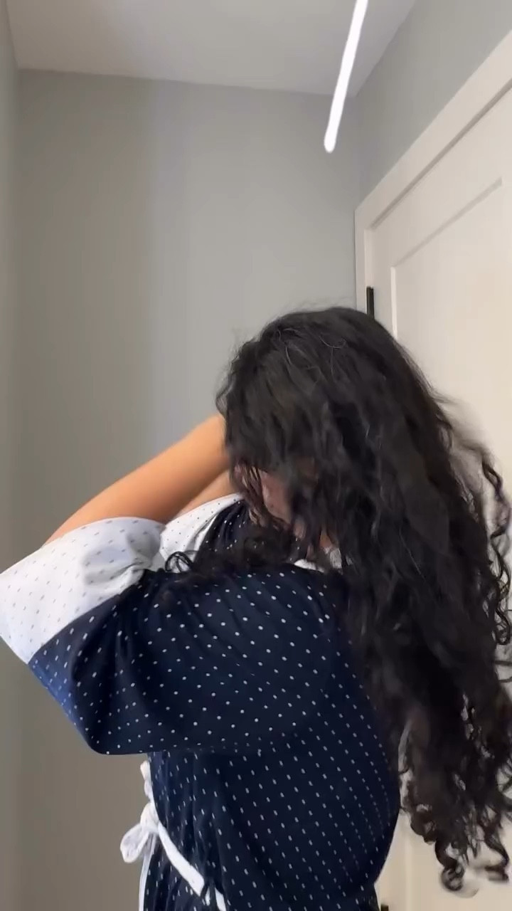 I mean… just look at these results! 😍 I’ve been using Love Ur Curls for over two years now and I couldn’t be more in love with how my hair looks and feels. If you’re looking for definition without the crunch, this is it! Loving the strong gel for sure!!!