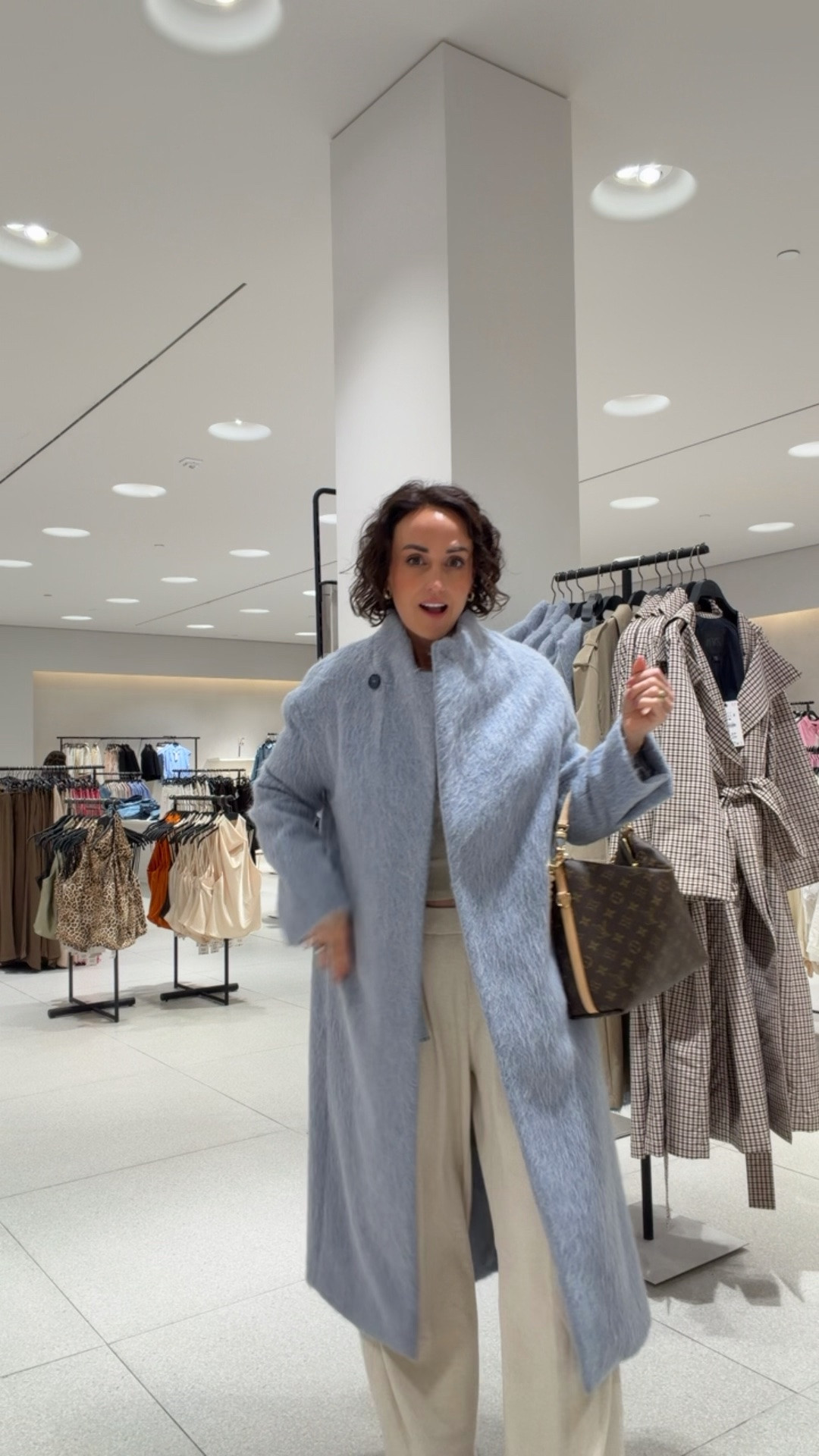 Tried on an XS, I’d def size up so would fit with sweats and sweaters in the fall but this @Zara coat is STUNNING.

#LTKootd #LTKgrwm #LTKOver40
