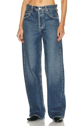 Citizens of Humanity Ayla Baggy Cuffed Crop Jeans in Brielle - Denim-Medium. Size 27 (also in ). | FWRD 