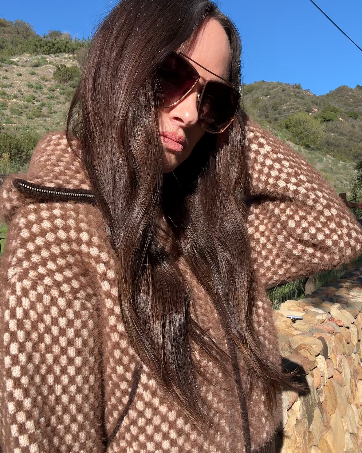 Jacket / sweater with faux fur detail. Super cute! 😚