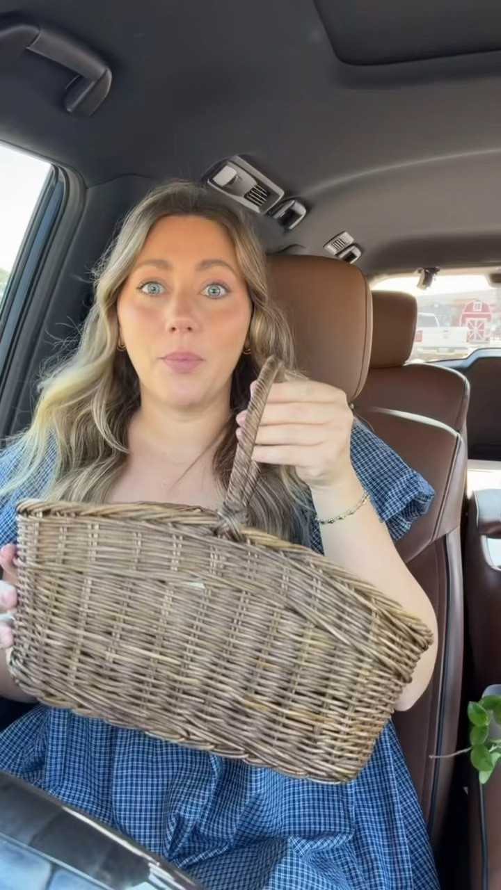 When you last minute decide throwing it all in a gift bag just isn’t going to cut it 😂

So… gift basket it is! 🫶🏼

Say SHOP for links to everything!

#LTKmomlife #LTKBeauty #LTKdayinmylife
