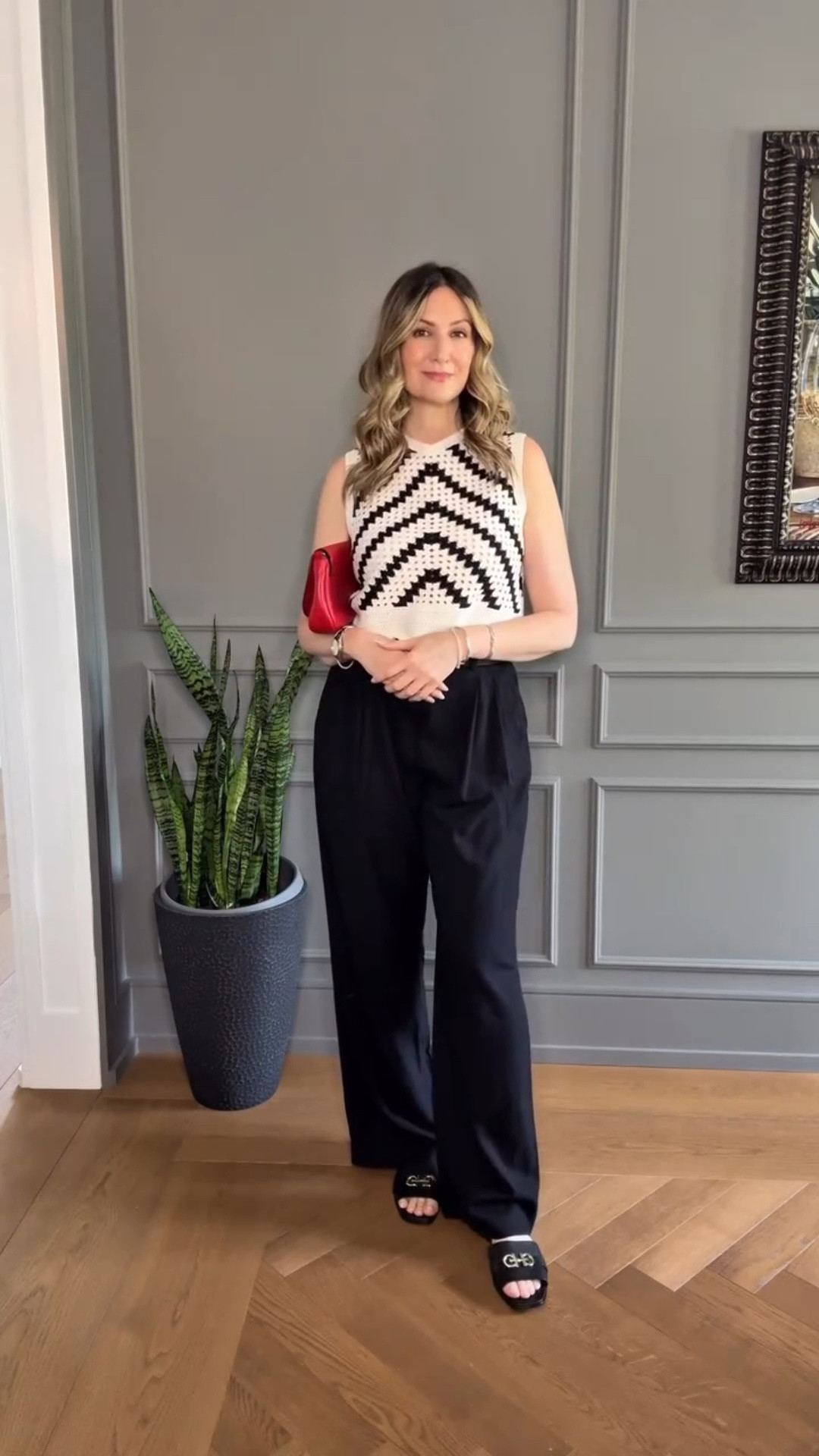 Effortless style for the heat ☀️🖤 A little pop of red to keep it fun.

#CasualChic #LinenPants #HotWeatherStyle #EasyOutfit #SummerLook #MinimalStyle #RedBag #OOTD #EverydayStyle #EffortlessVibes #ComfyAndCute