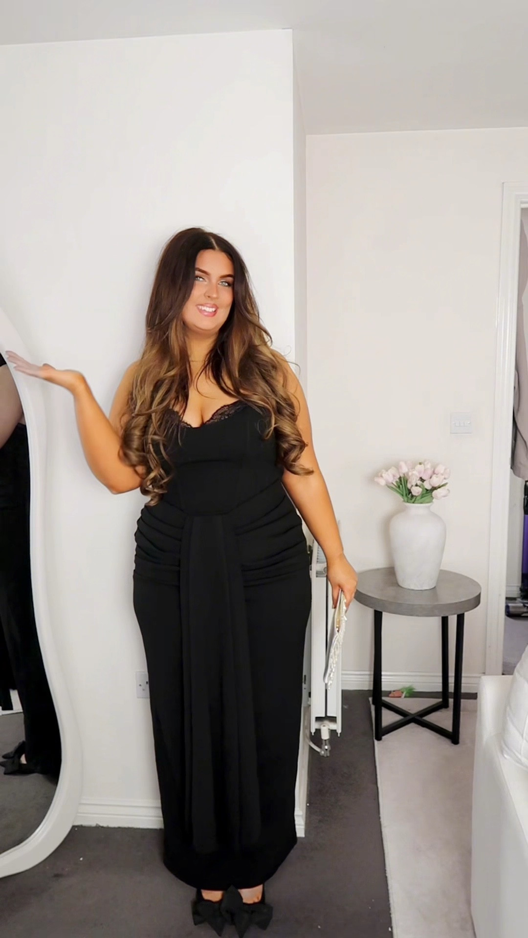 Yes you can 👏🏻👏🏻👏🏻 The perfect black tie Christmas dress 💗 You can get an extra 10% off the @Six Stories Black Friday sale with code JESSICAGRACE10 #midsizefashion #size14 #size16 #bodypositive 